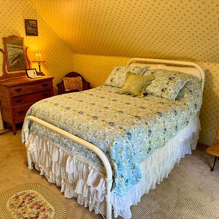 Pansy'S Parlor Bed & Breakfast Golden Exterior foto