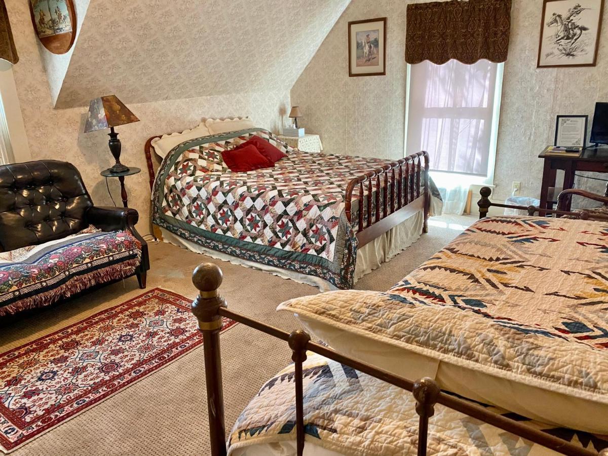 Pansy'S Parlor Bed & Breakfast Golden Exterior foto