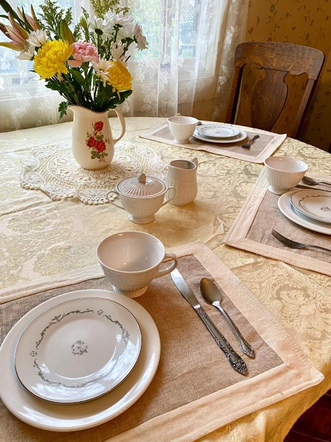 Pansy'S Parlor Bed & Breakfast Golden Exterior foto