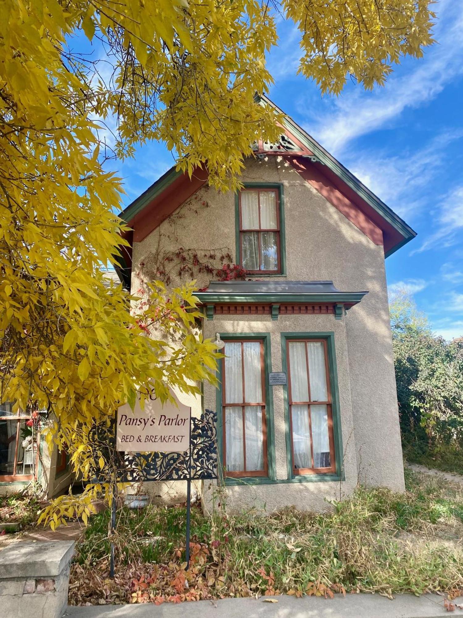 Pansy'S Parlor Bed & Breakfast Golden Exterior foto